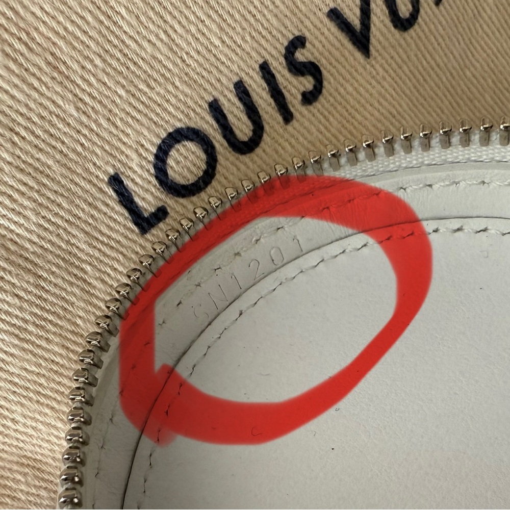 Authentic Louis Vuitton Watercolor Earphones Case - Picture 8 of 8